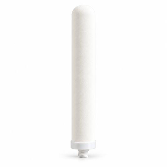 Cartouche filtrante de remplacement Aquamerra pour système sur comptoir, présentée sur fond blanc.