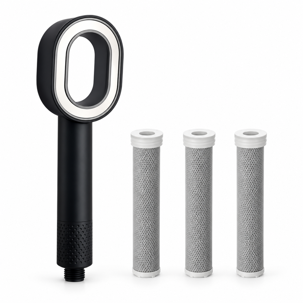 Pommeau de douche filtrant Aquamerra à tête ovale, présenté sans flexible sur fond blanc.